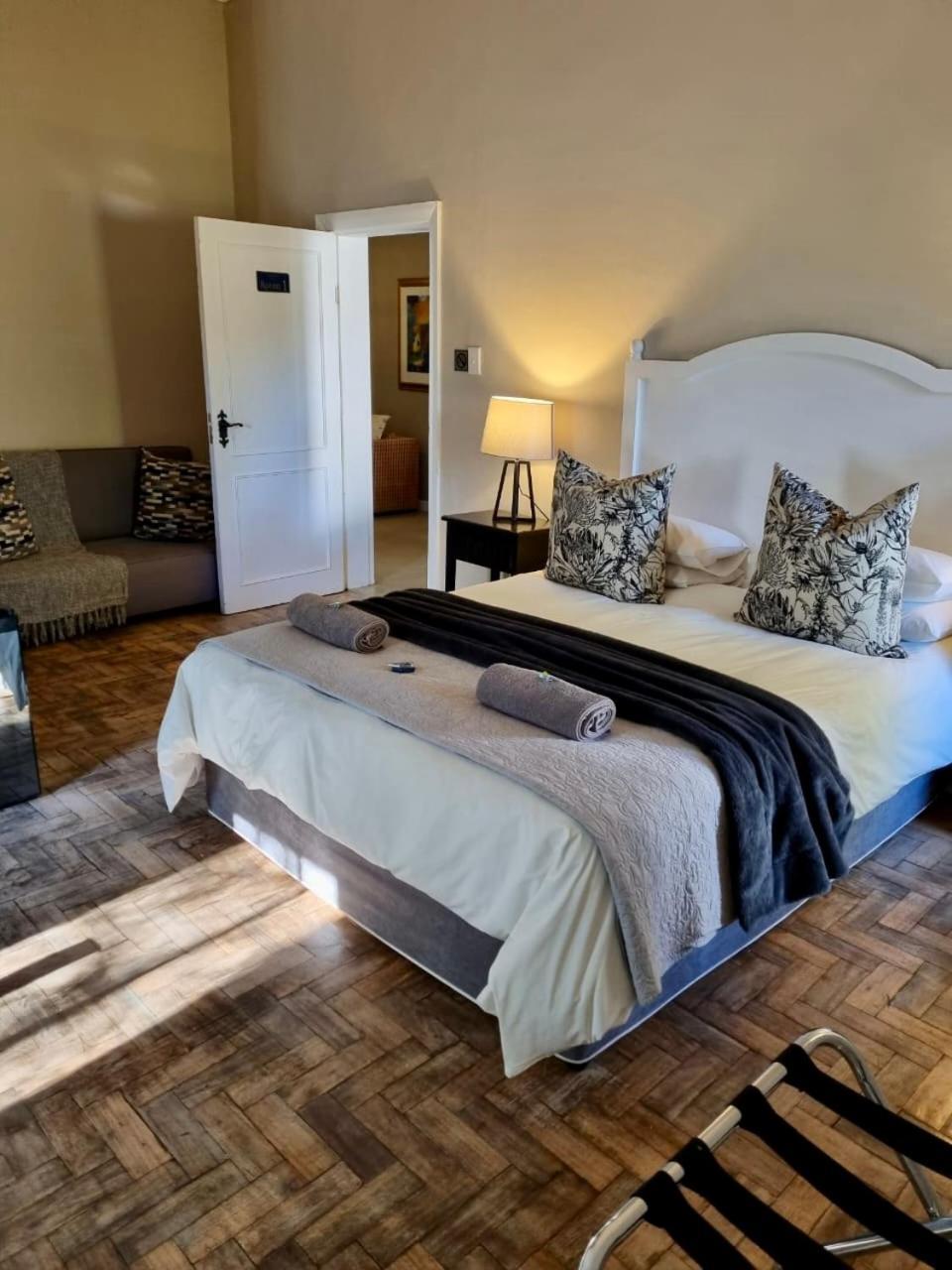The Merino Guest House Beaufort Wes Buitenkant foto